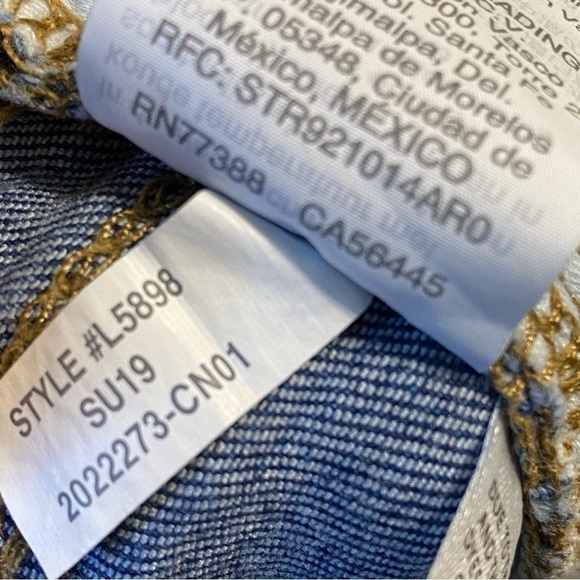 Madewell Roadtripper High Rise Raw Hem Jean Shorts, Medium Wash, Size 27 - Picture 4 of 10